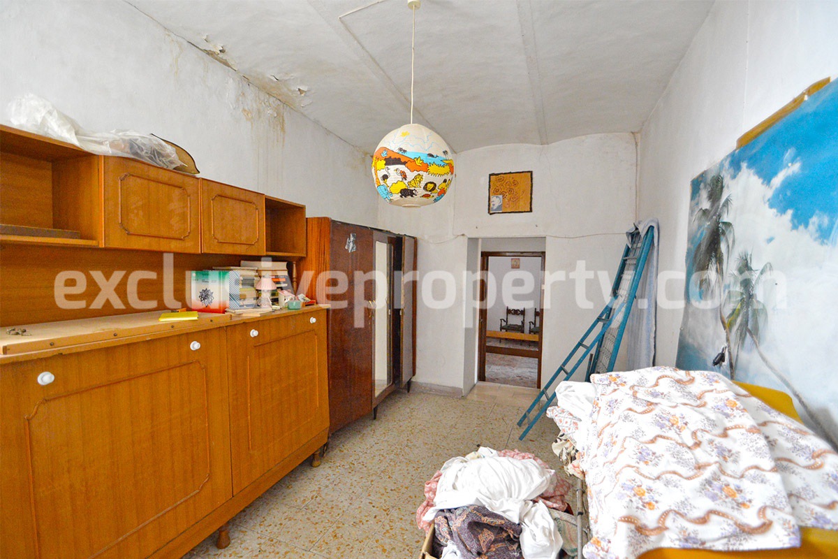 Spacious town house dating back begin of 900 for sale in Palata - historic center 30