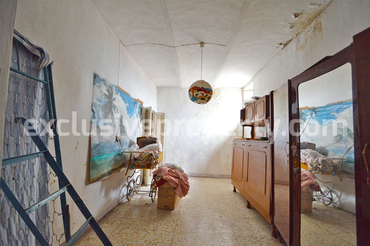 Spacious town house dating back begin of 900 for sale in Palata - historic center 31