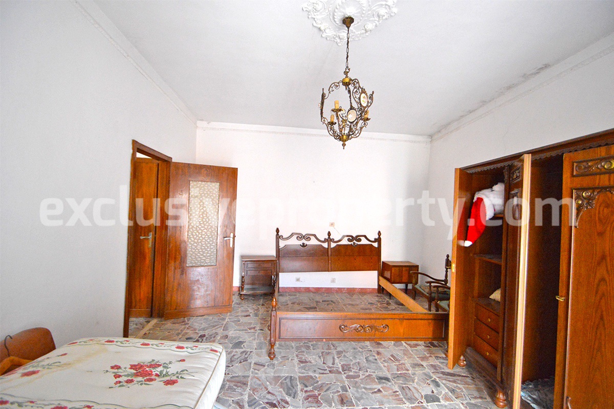 Spacious town house dating back begin of 900 for sale in Palata - historic center 32