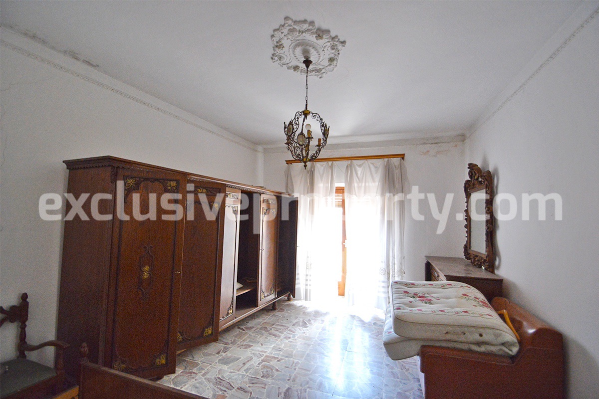 Spacious town house dating back begin of 900 for sale in Palata - historic center 33