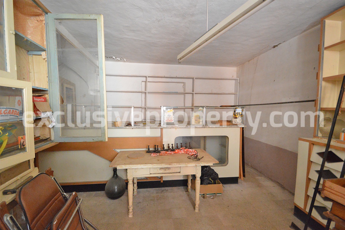 Spacious town house dating back begin of 900 for sale in Palata - historic center 39