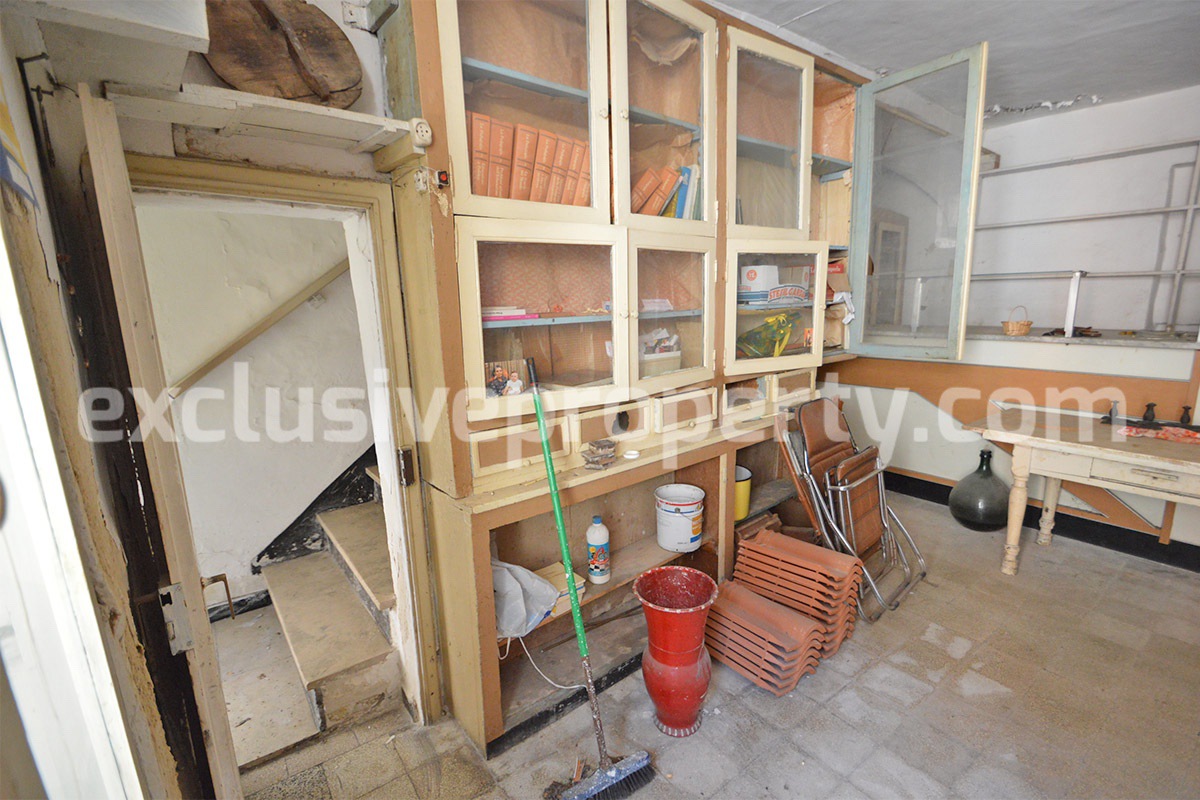 Spacious town house dating back begin of 900 for sale in Palata - historic center 40