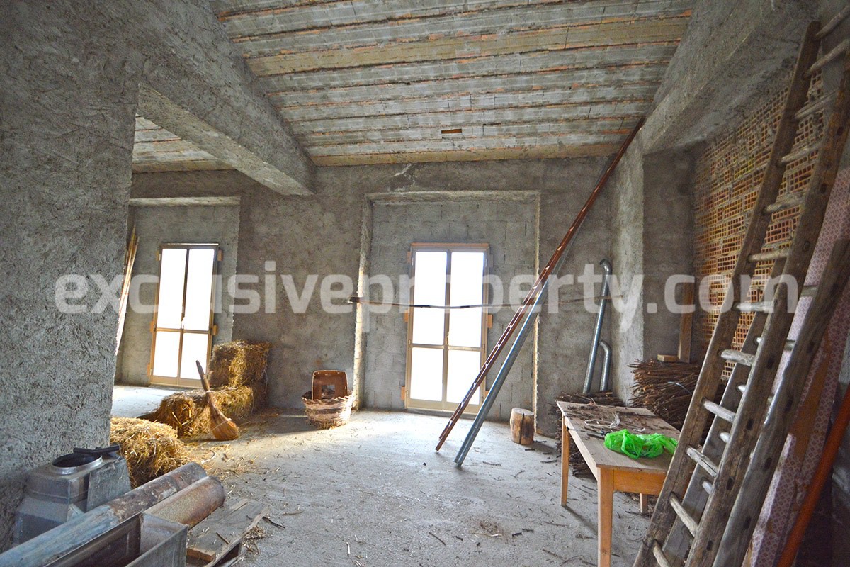 Two buildings with garden and stone henhouse for sale in Abruzzo 12