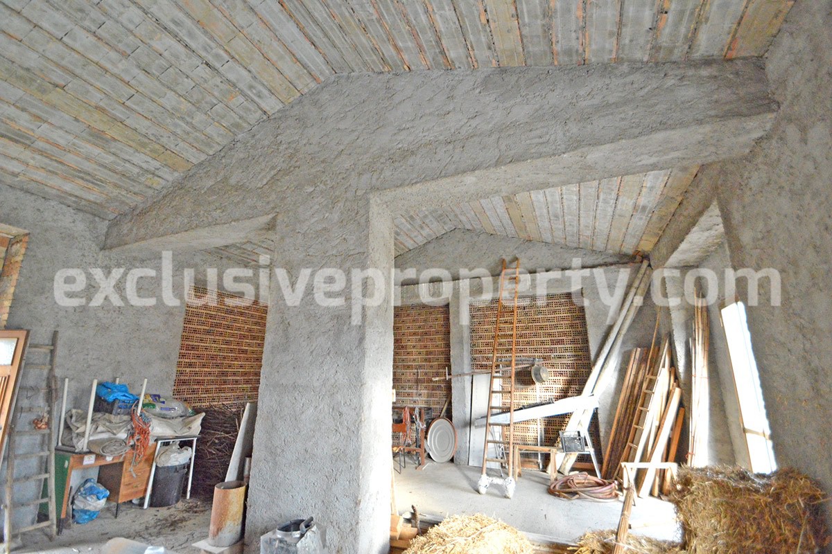 Two buildings with garden and stone henhouse for sale in Abruzzo 11