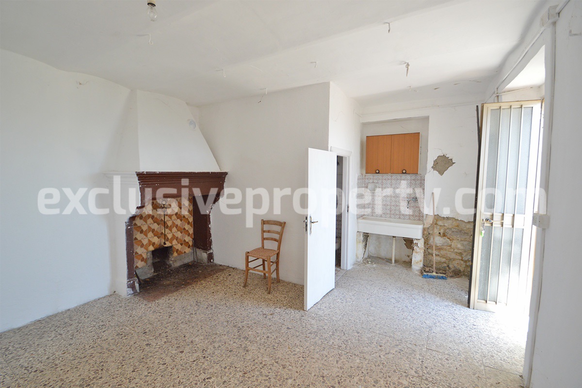 Inexpensive stone house with panoramic view for salwe in Molise 3