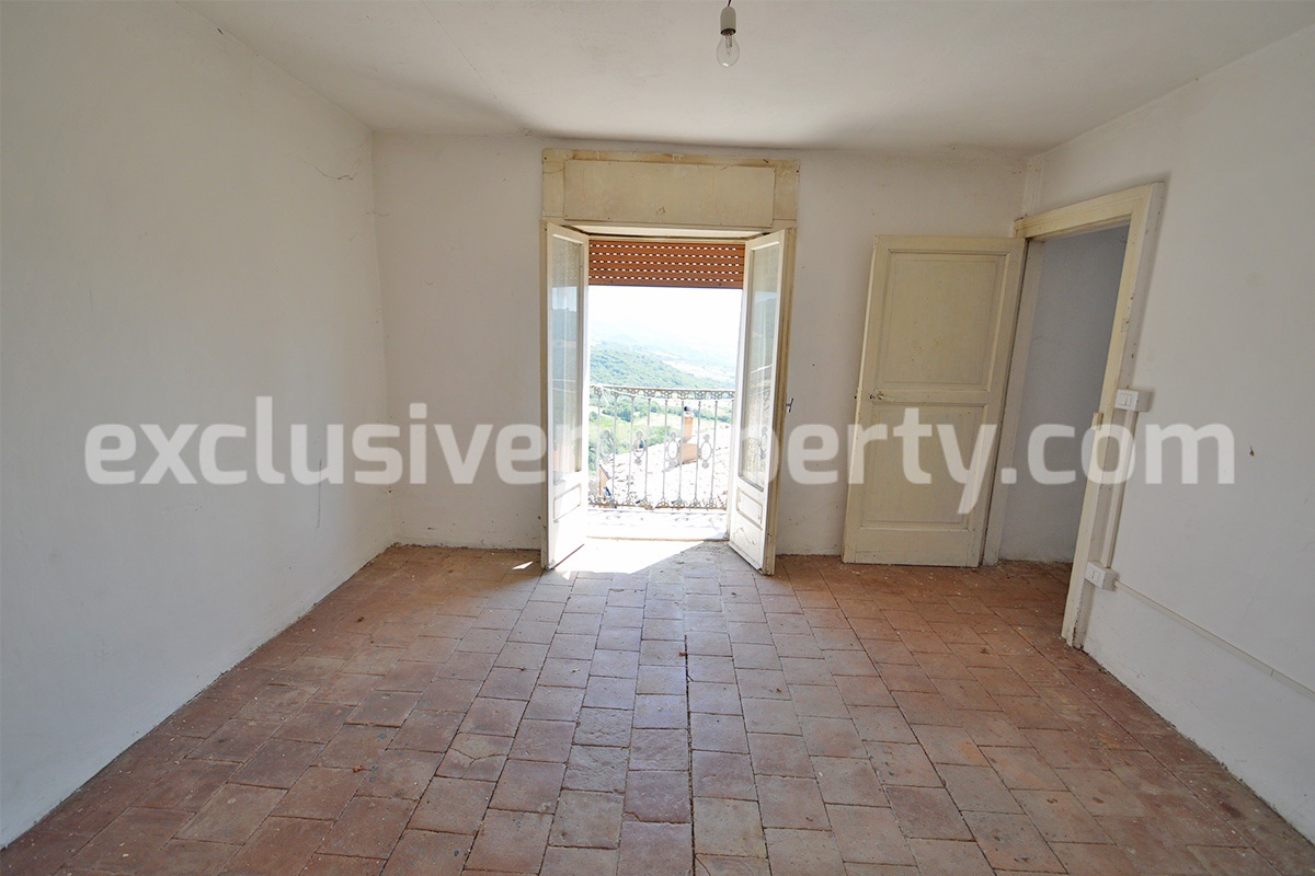 Inexpensive stone house with panoramic view for salwe in Molise 12