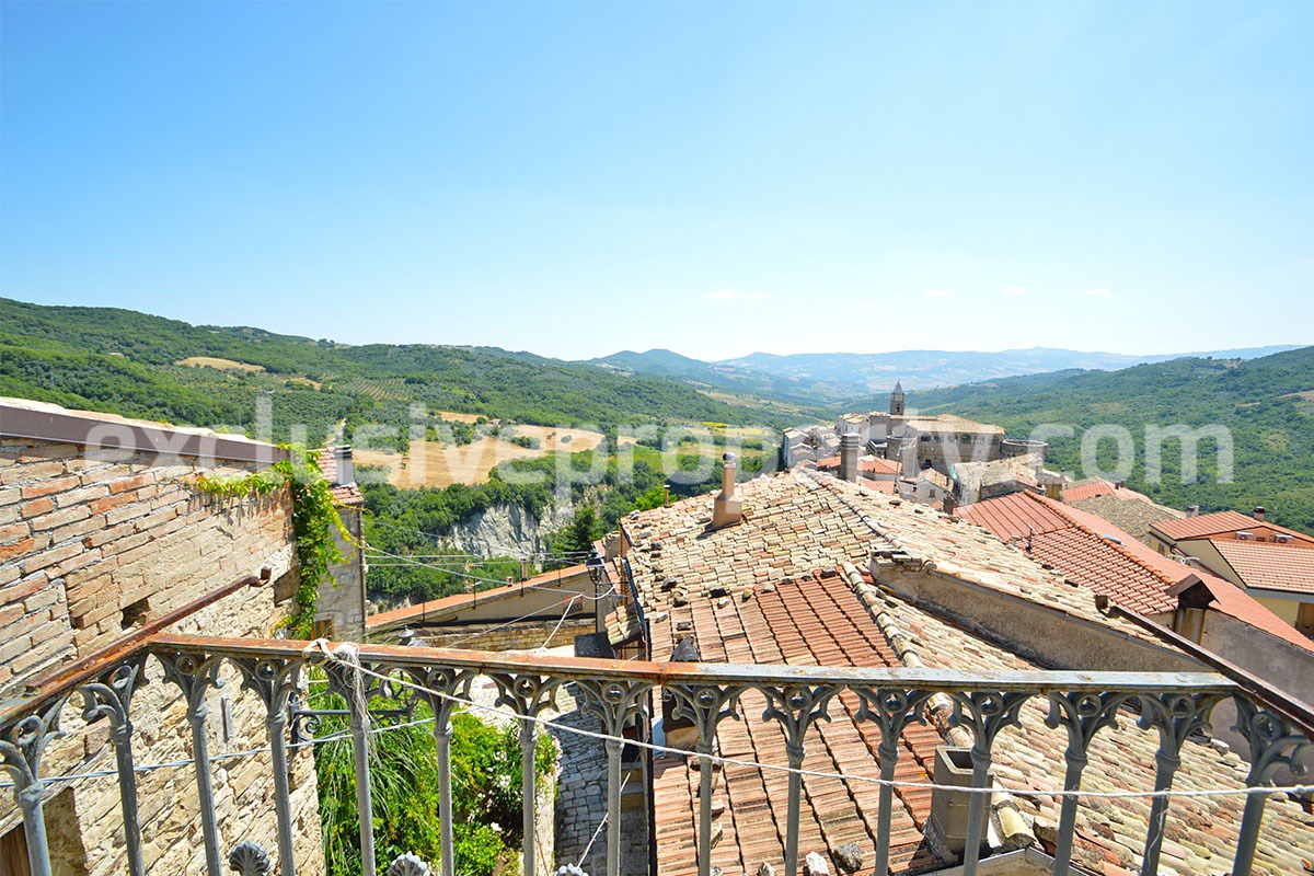 Inexpensive stone house with panoramic view for salwe in Molise 13