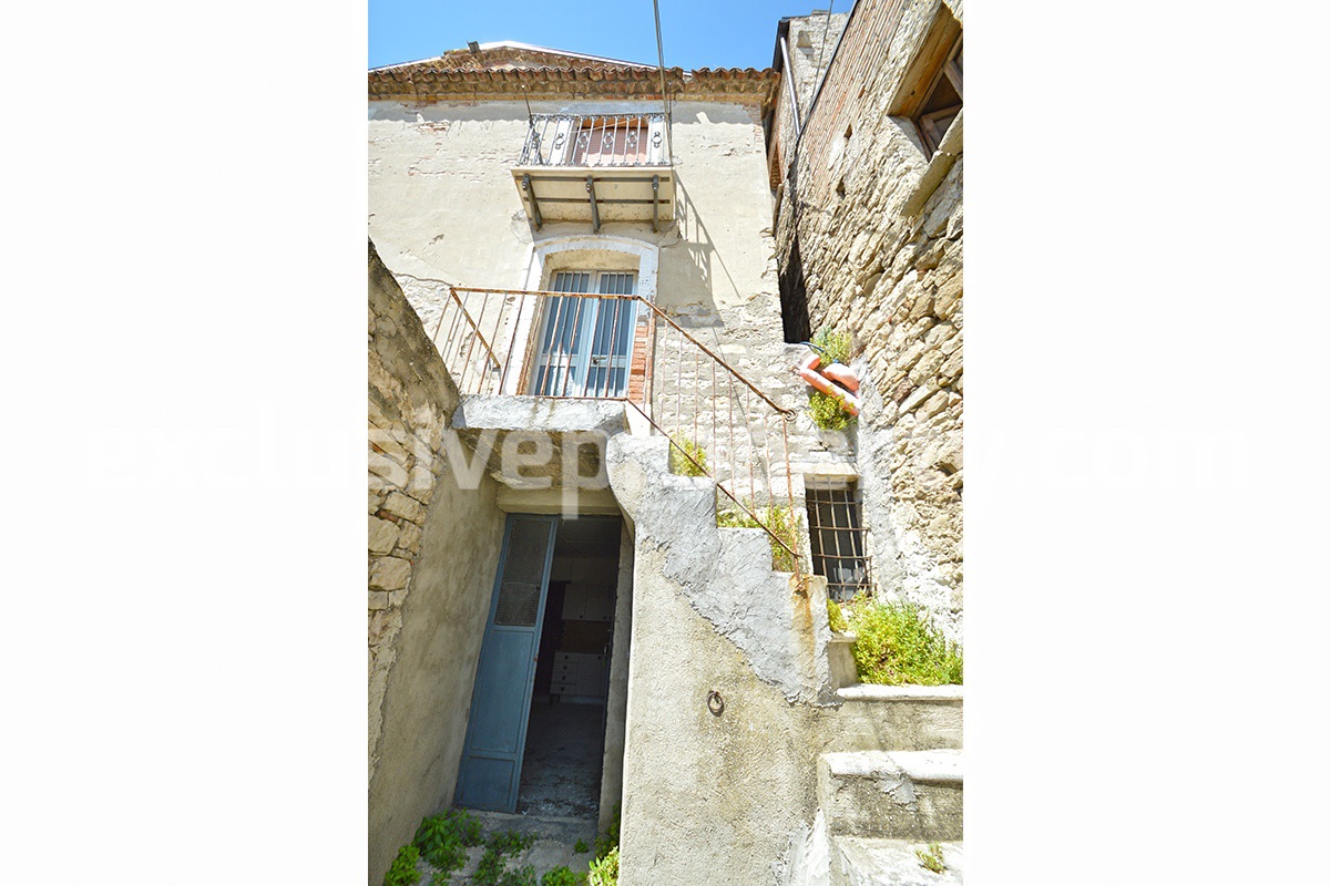 Inexpensive stone house with panoramic view for salwe in Molise 17