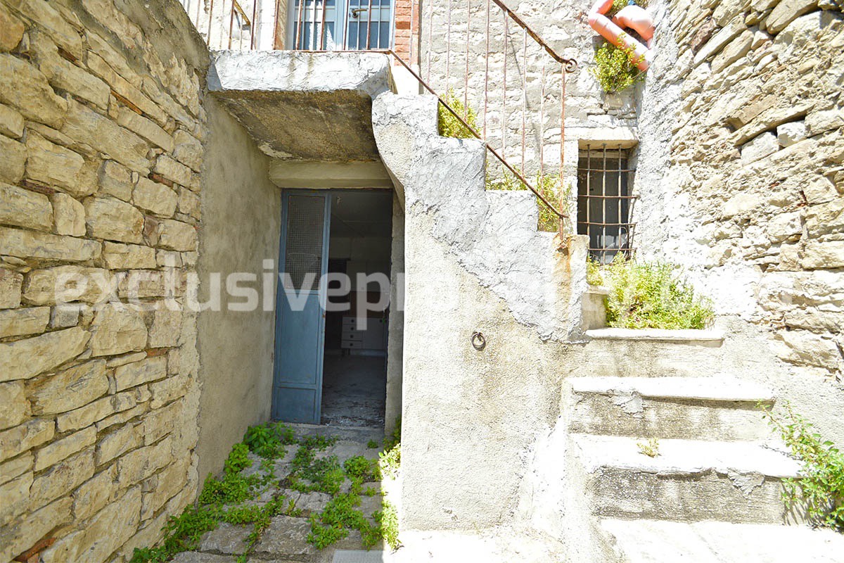 Inexpensive stone house with panoramic view for salwe in Molise 18