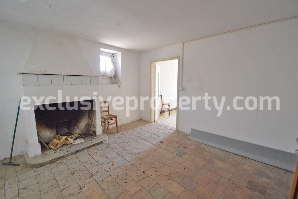 Inexpensive stone house with panoramic view for salwe in Molise 22