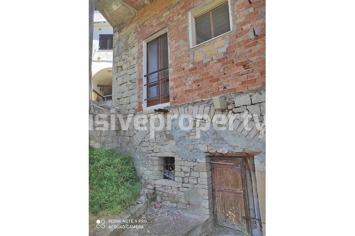 Small house on one level with cellar for sale in Molise - Italy