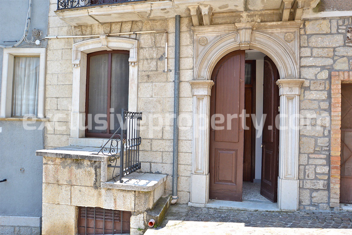 Typical Italian stone house for sale in the Molise - Castelbottaccio 3