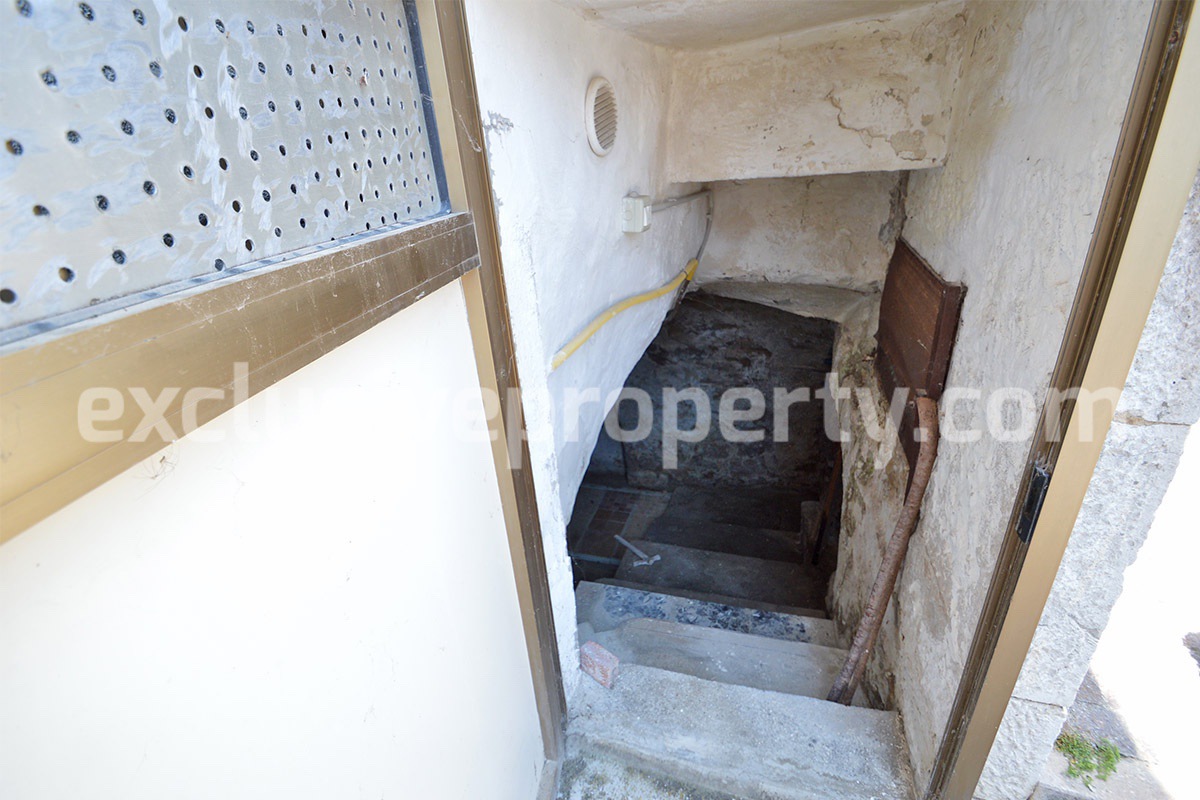 Typical Italian stone house for sale in the Molise - Castelbottaccio 29