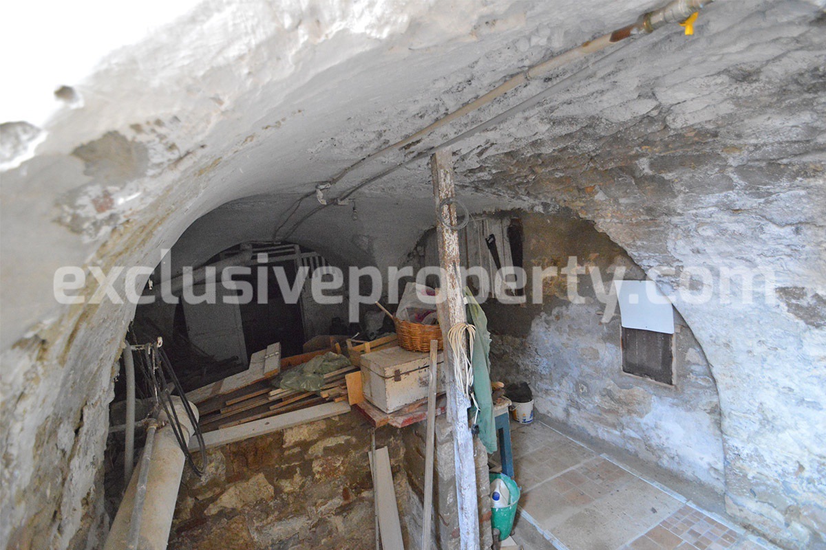 Typical Italian stone house for sale in the Molise - Castelbottaccio 30