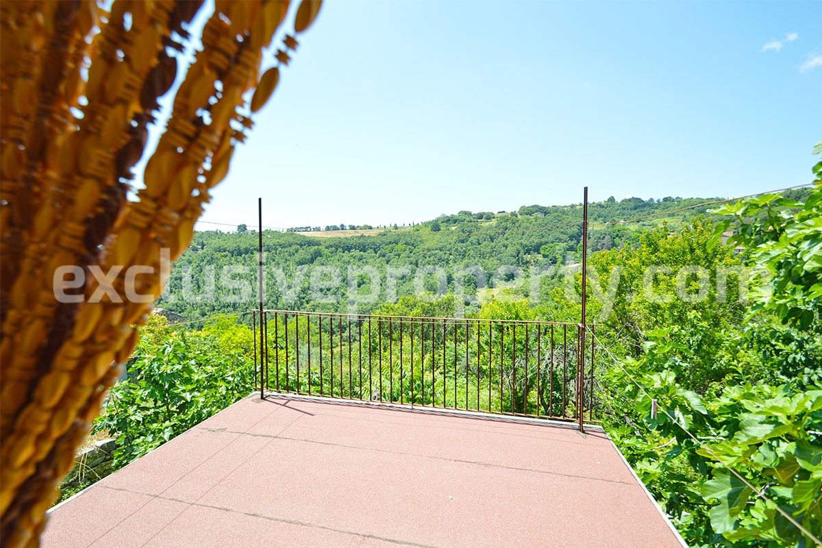 Typical Italian house with garden and terrace for sale in Molise - Italy 1