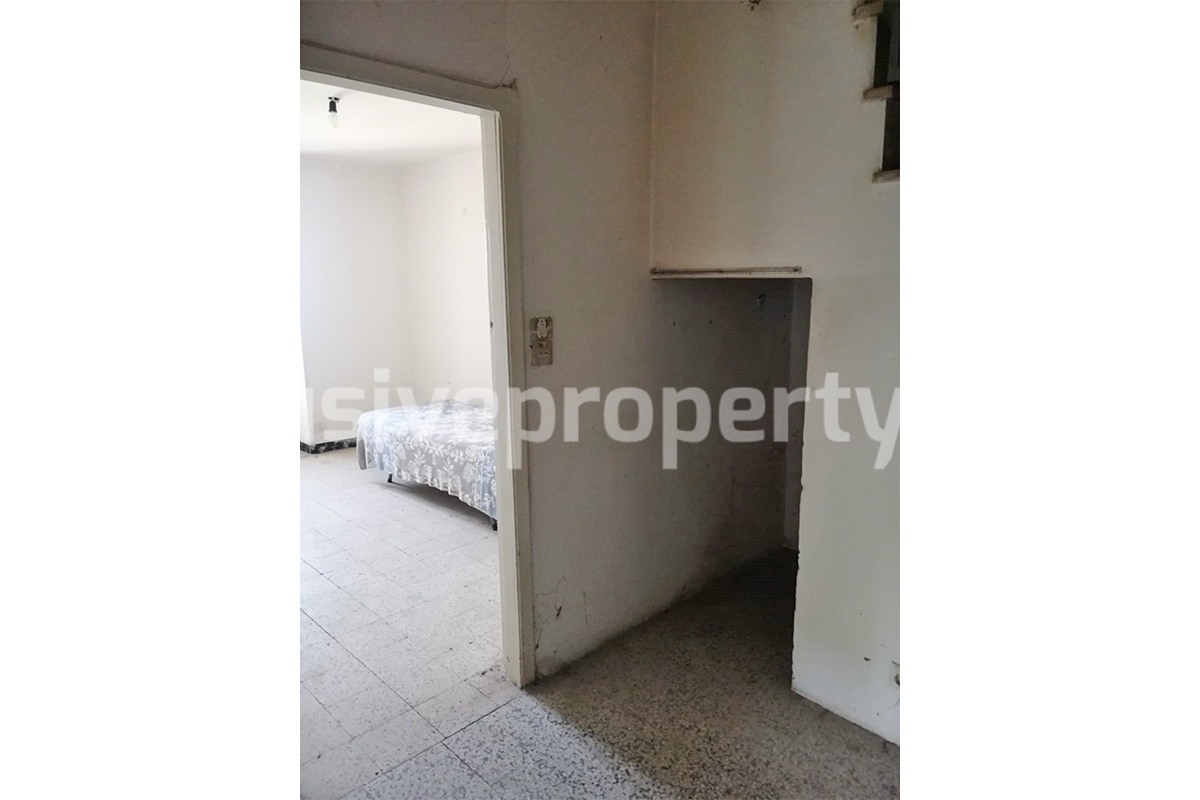 Cheap town house to renovate with garage for sale in Carunchio - Abruzzo
