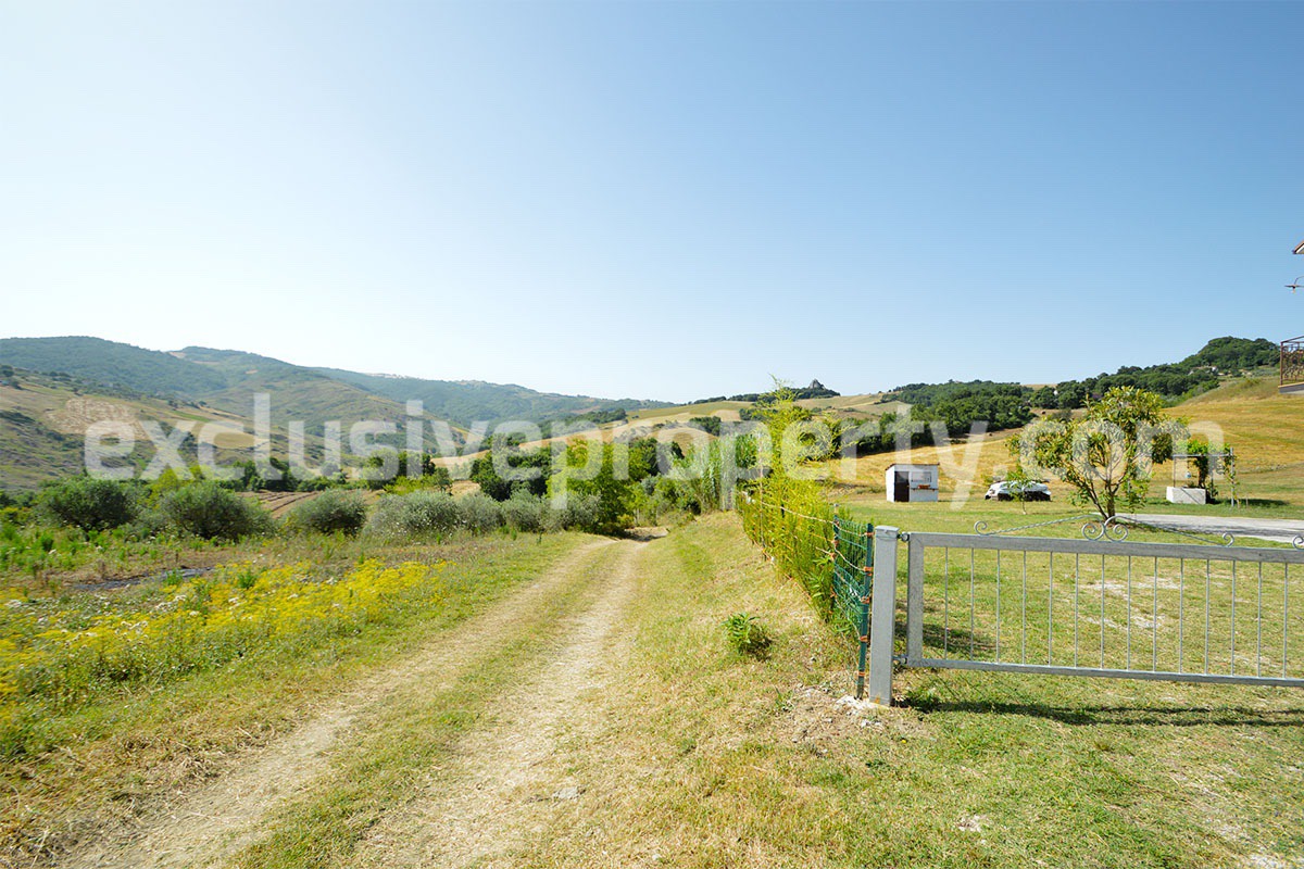 Country house with land garage and terrace for sale in Molise 3
