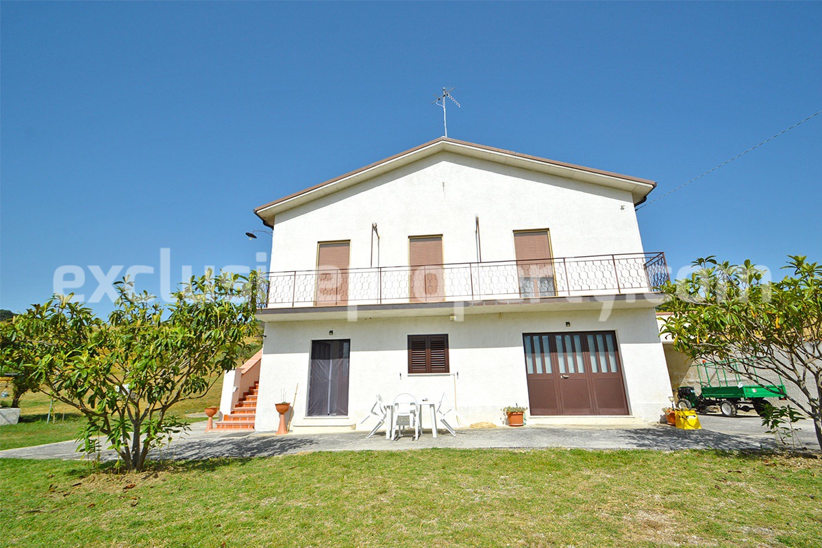 Country house with land garage and terrace for sale in Molise 7
