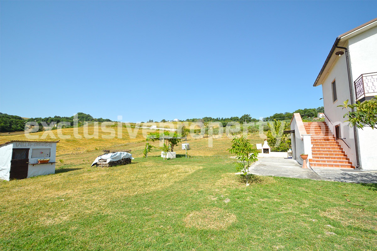 Country house with land garage and terrace for sale in Molise 4