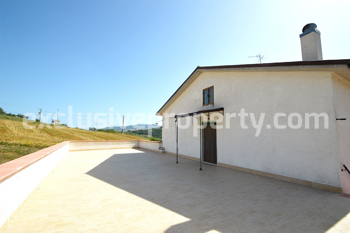 Country house with land garage and terrace for sale in Molise 15