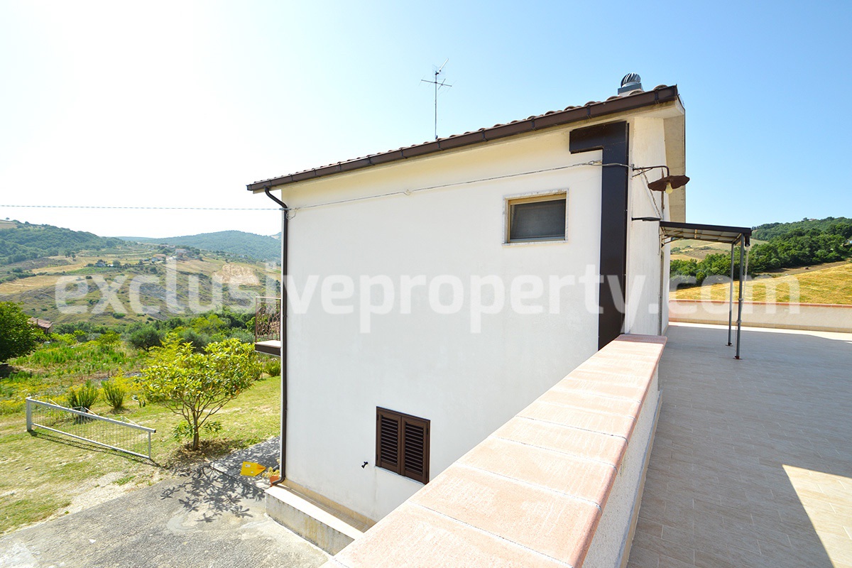 Country house with land garage and terrace for sale in Molise 16