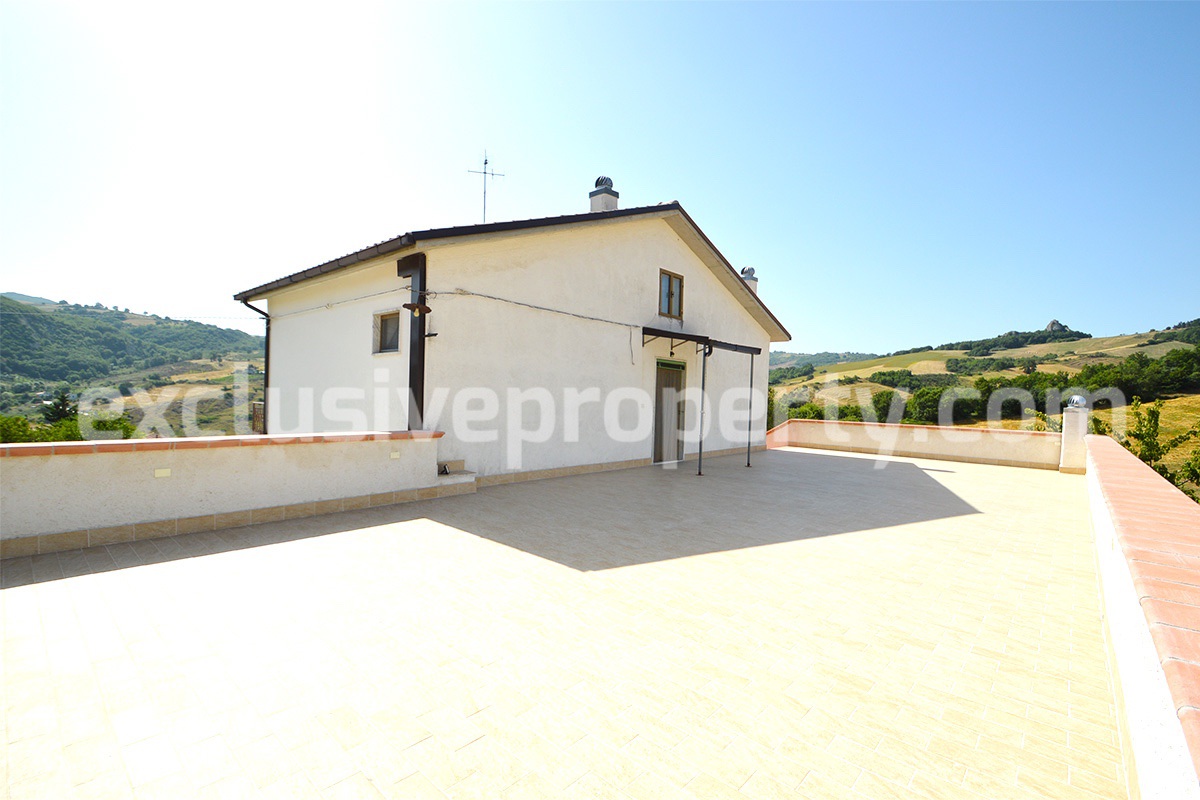 Country house with land garage and terrace for sale in Molise 17