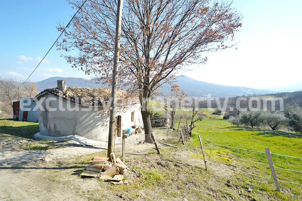 Country house with almost 4 hectares of flat land in Celenza sul Trigno - Abruzzo
