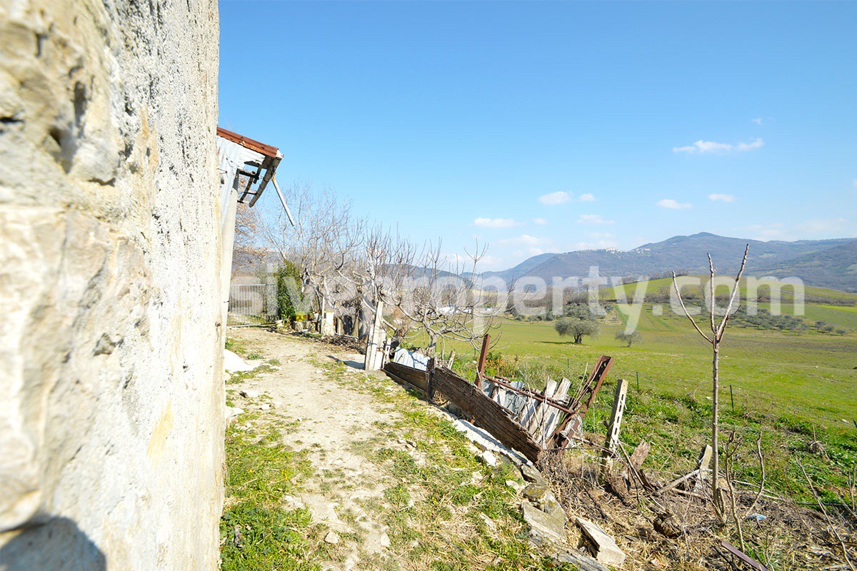 Country house with almost 4 hectares of flat land in Celenza sul Trigno - Abruzzo