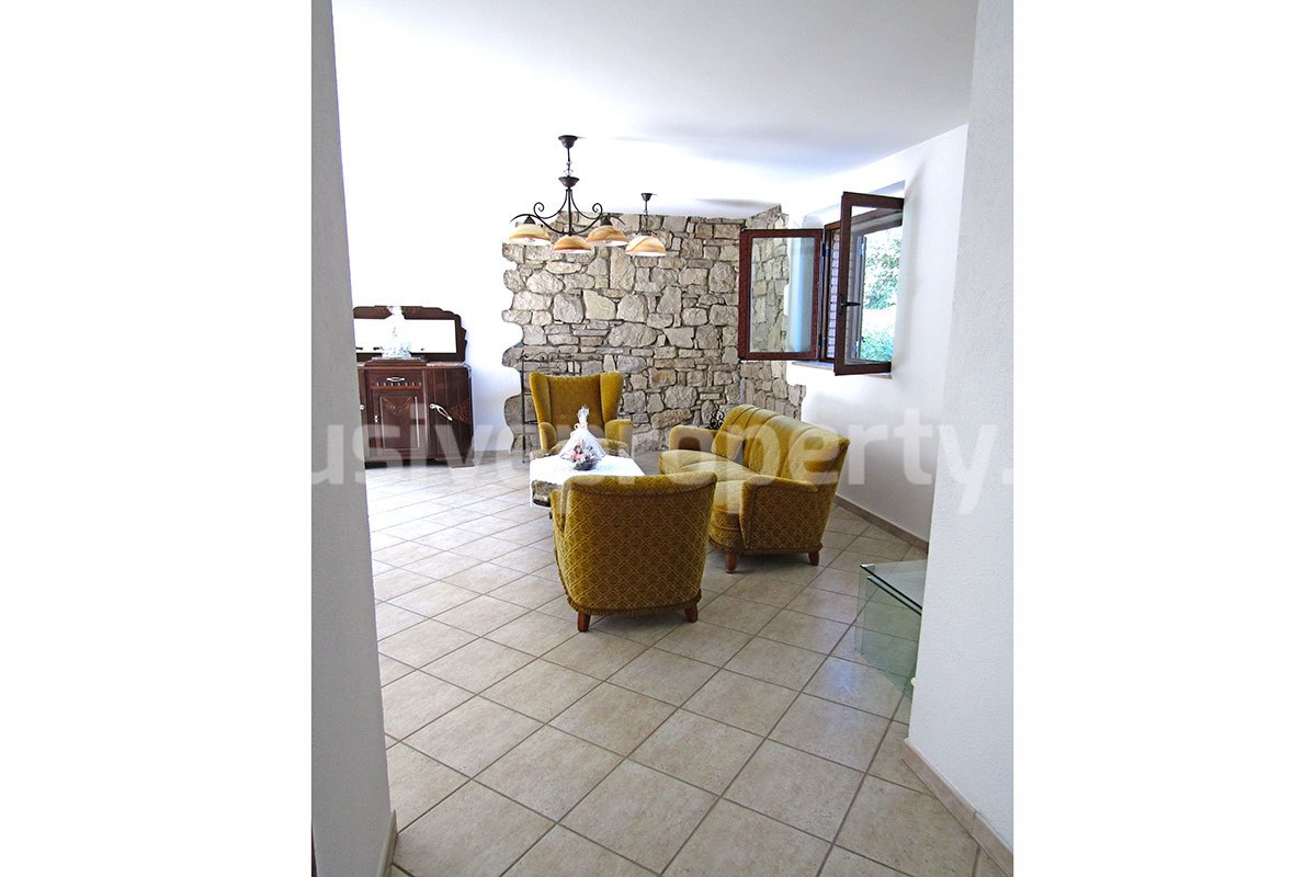 Habitable villa with terraces and garden for sale Molise 25