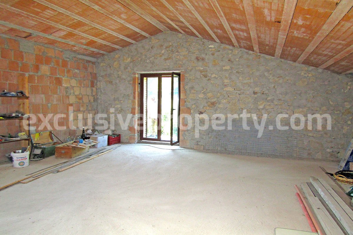 Habitable villa with terraces and garden for sale Molise 50