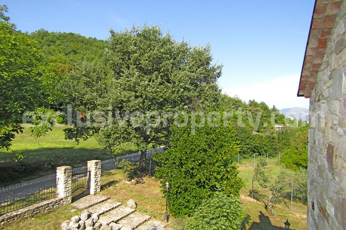 Habitable villa with terraces and garden for sale Molise 32