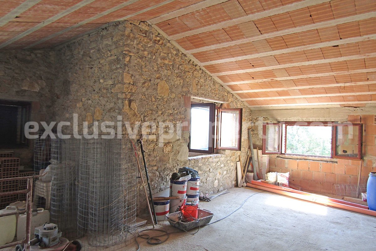 Habitable villa with terraces and garden for sale Molise 53