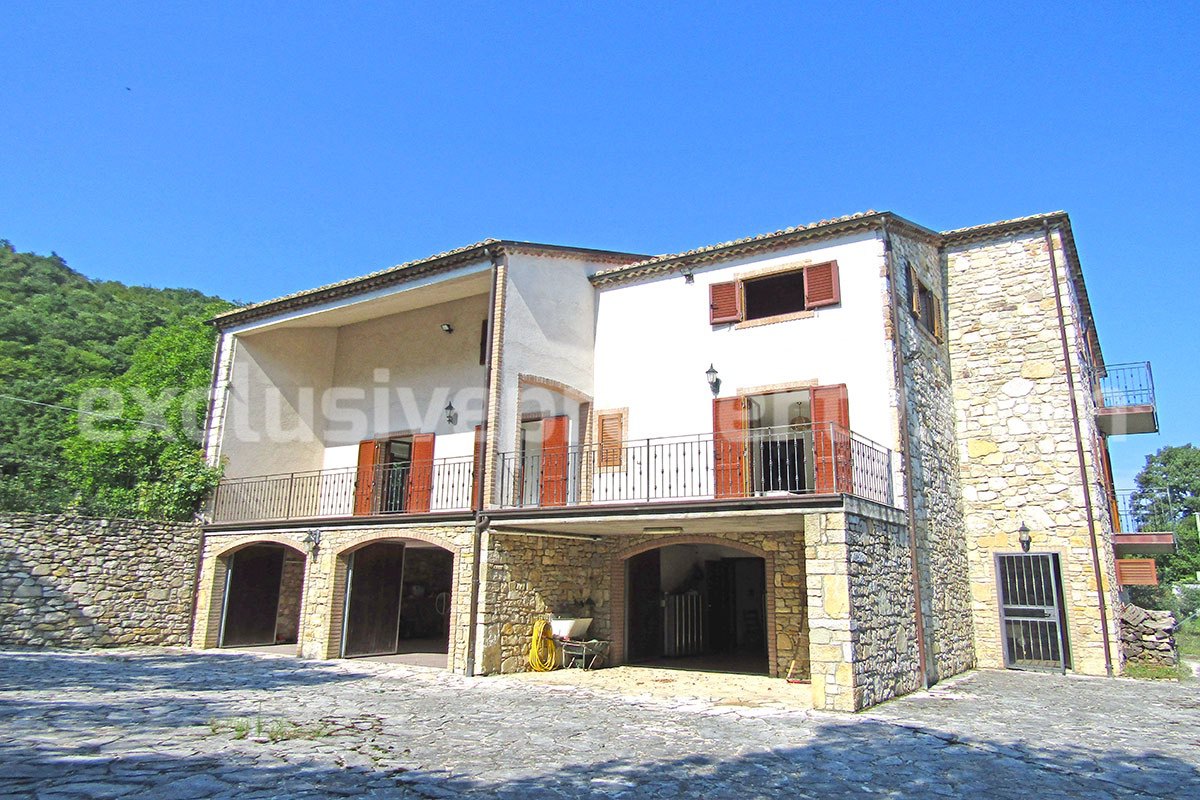Habitable villa with terraces and garden for sale Molise 4