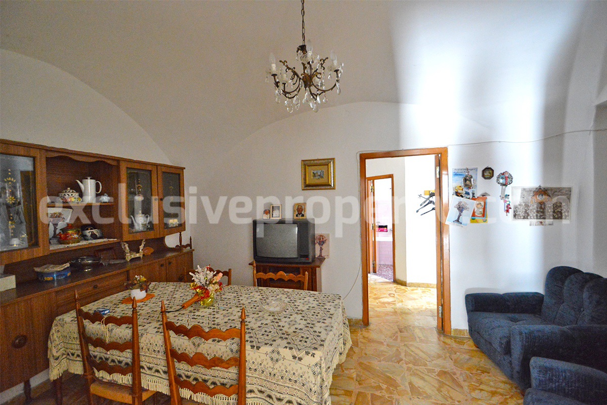 Habitable town house with garden for sale in Tavenna - Molise
