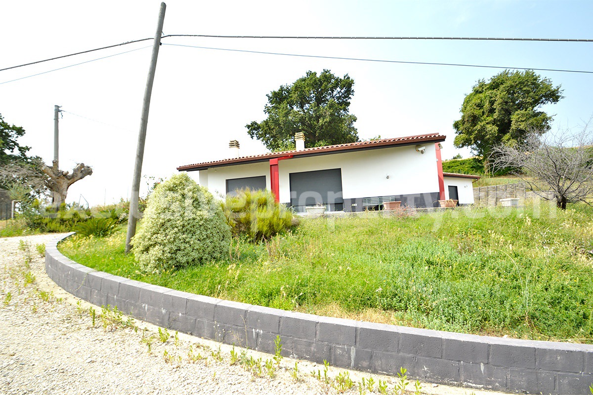 Modern style villa with garden on top of a hill in Molise for sale in Tavenna 70