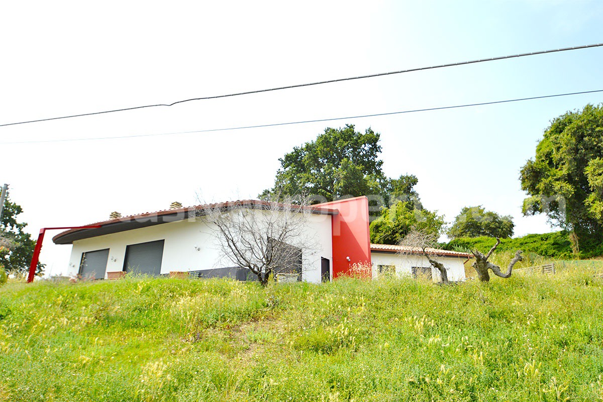 Modern style villa with garden on top of a hill in Molise for sale in Tavenna 72