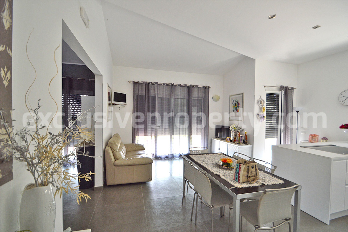 Modern style villa with garden on top of a hill in Molise for sale in Tavenna 4