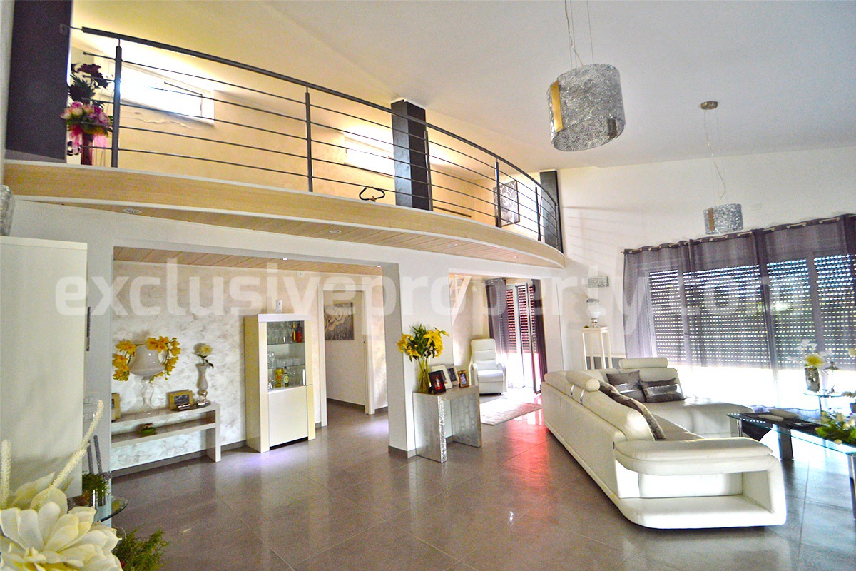 Modern style villa with garden on top of a hill in Molise for sale in Tavenna 13