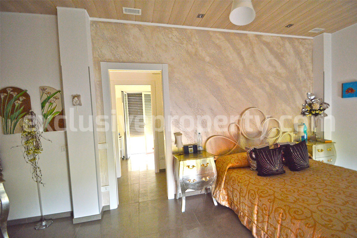 Modern style villa with garden on top of a hill in Molise for sale in Tavenna 33