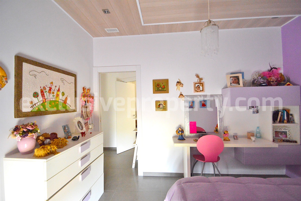 Modern style villa with garden on top of a hill in Molise for sale in Tavenna 38