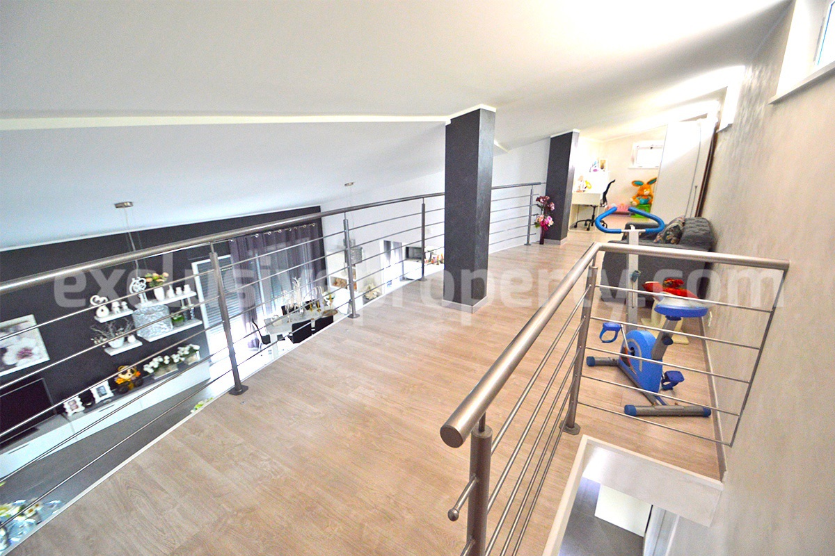 Modern style villa with garden on top of a hill in Molise for sale in Tavenna 48