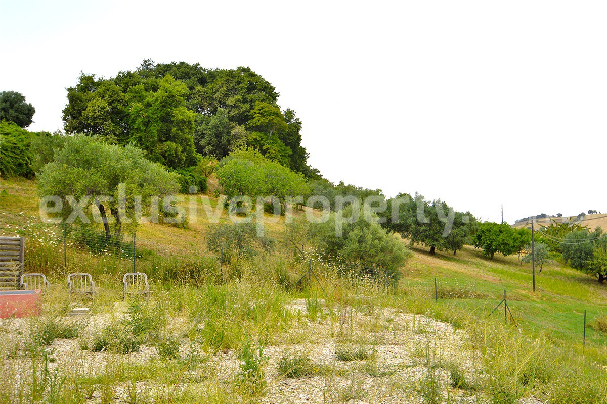 Modern style villa with garden on top of a hill in Molise for sale in Tavenna 75