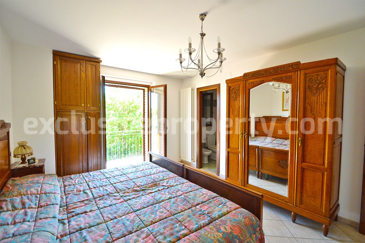 Habitable villa with terraces and garden for sale Molise 34