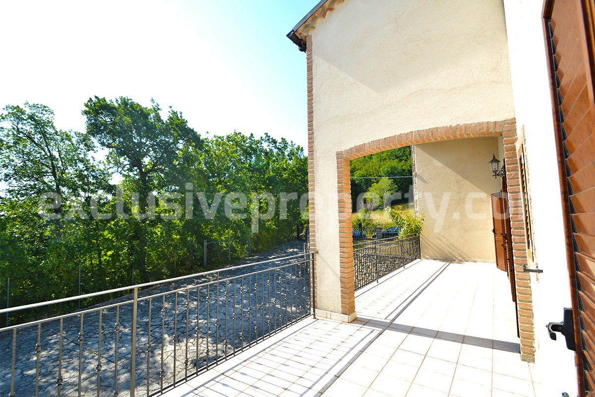 Habitable villa with terraces and garden for sale Molise 42