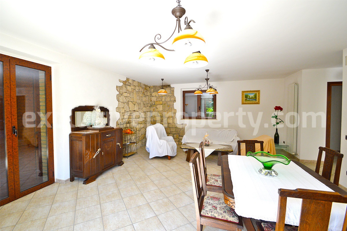 Habitable villa with terraces and garden for sale Molise 24