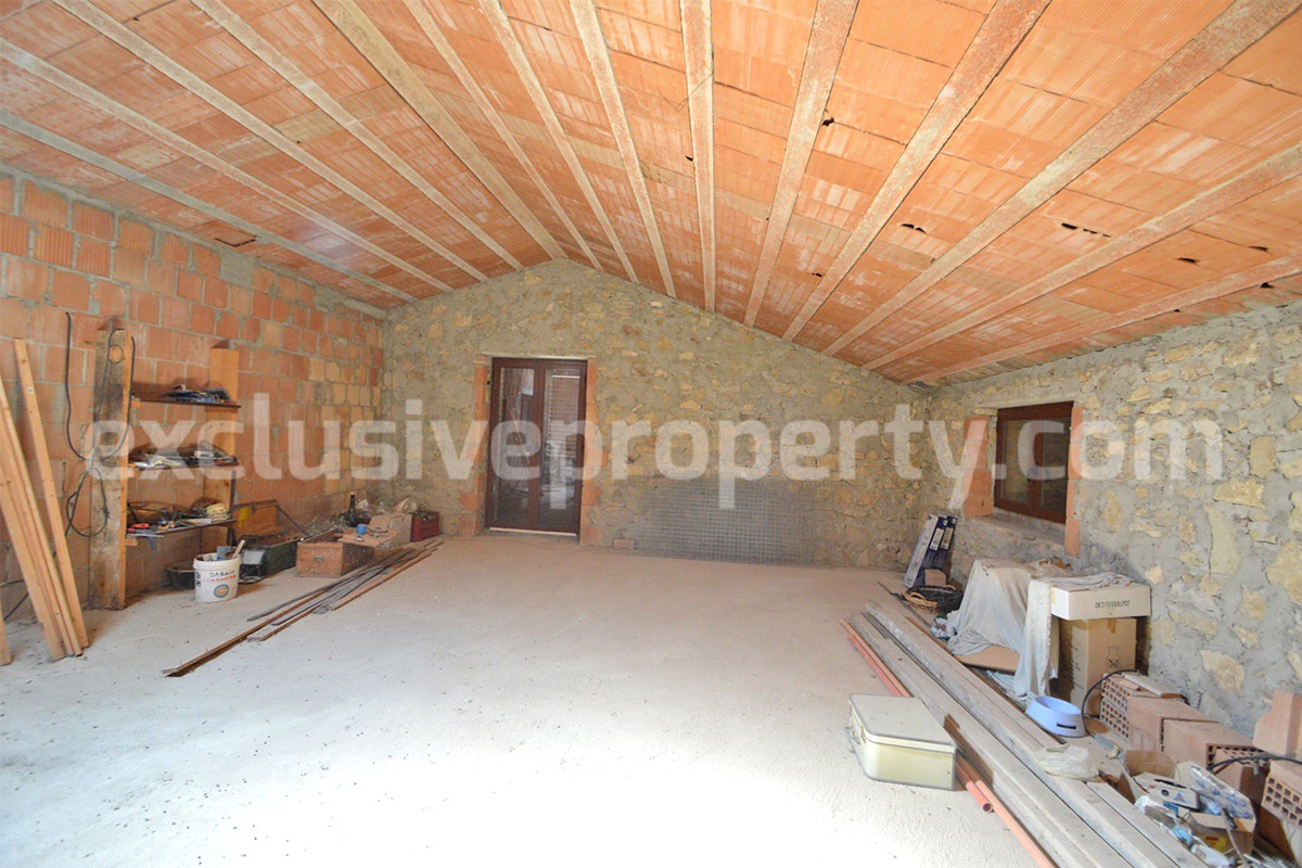 Habitable villa with terraces and garden for sale Molise 49