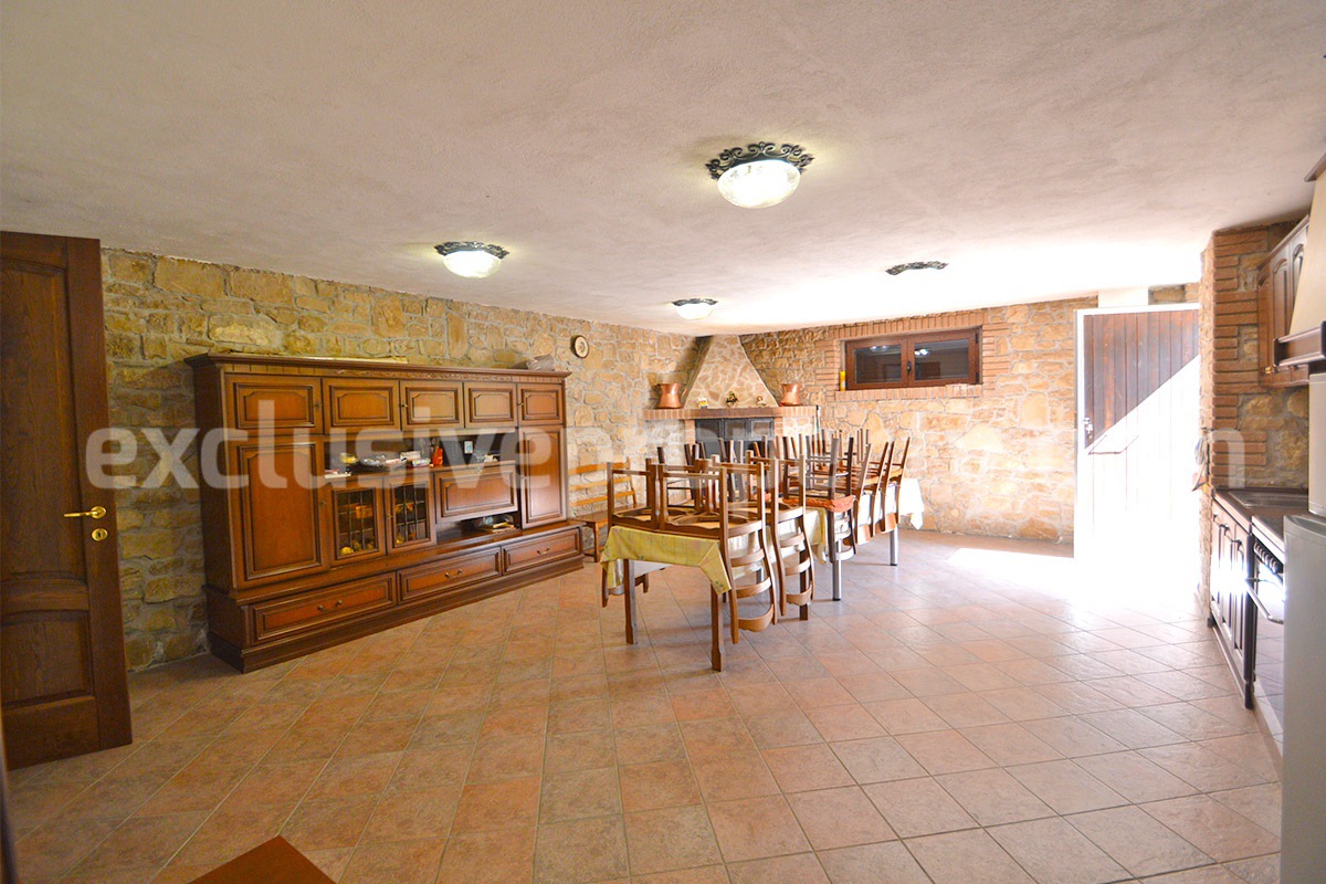 Habitable villa with terraces and garden for sale Molise 57