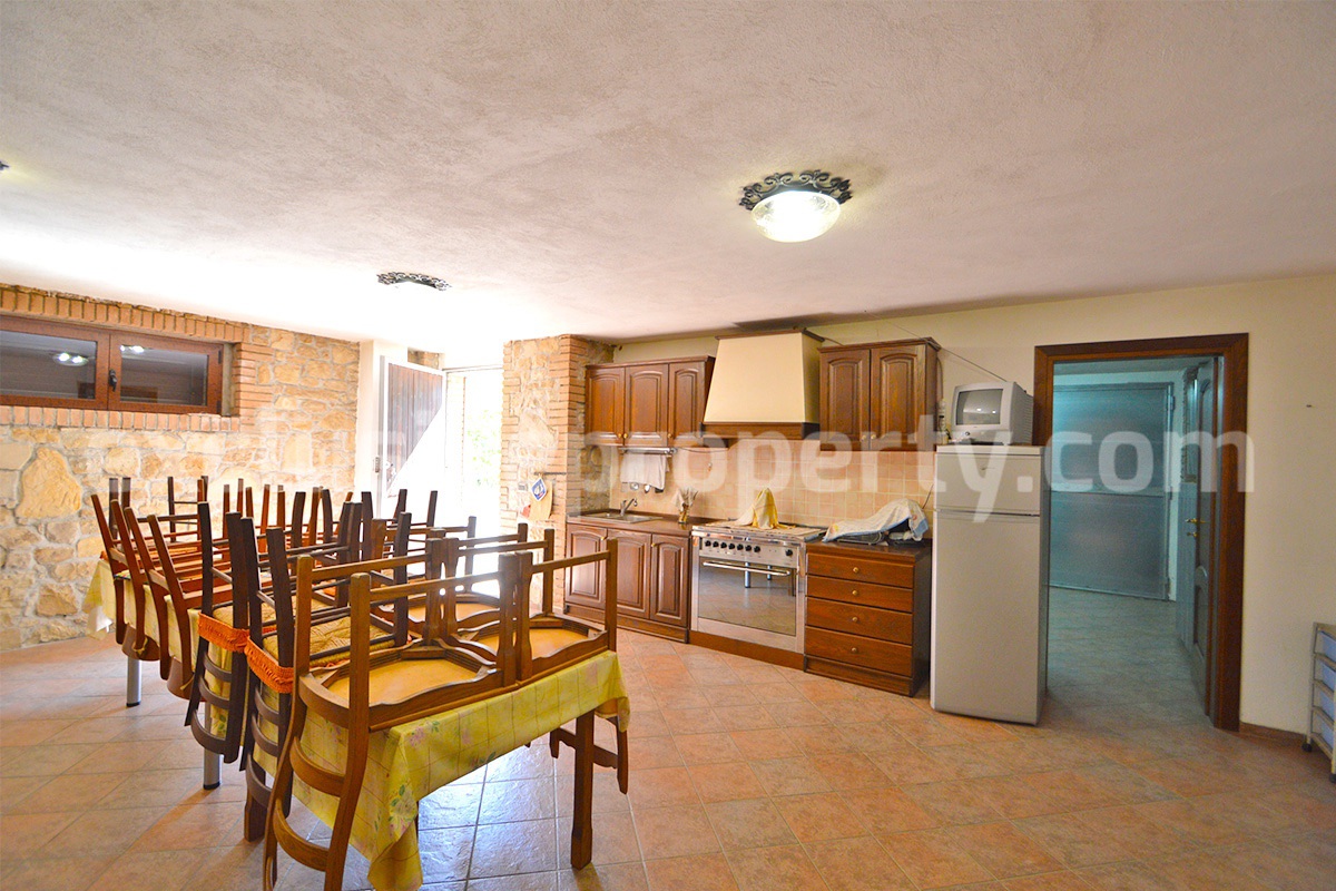 Habitable villa with terraces and garden for sale Molise 59