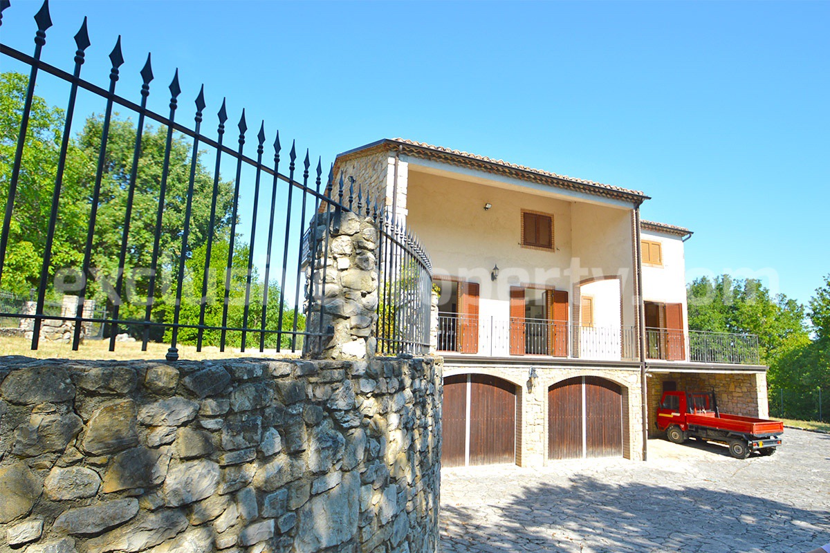 Habitable villa with terraces and garden for sale Molise 19