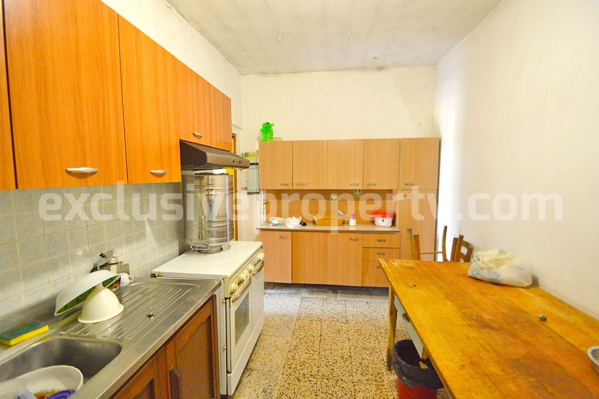 Detached house in good condition with garage and land for sale in Atessa
